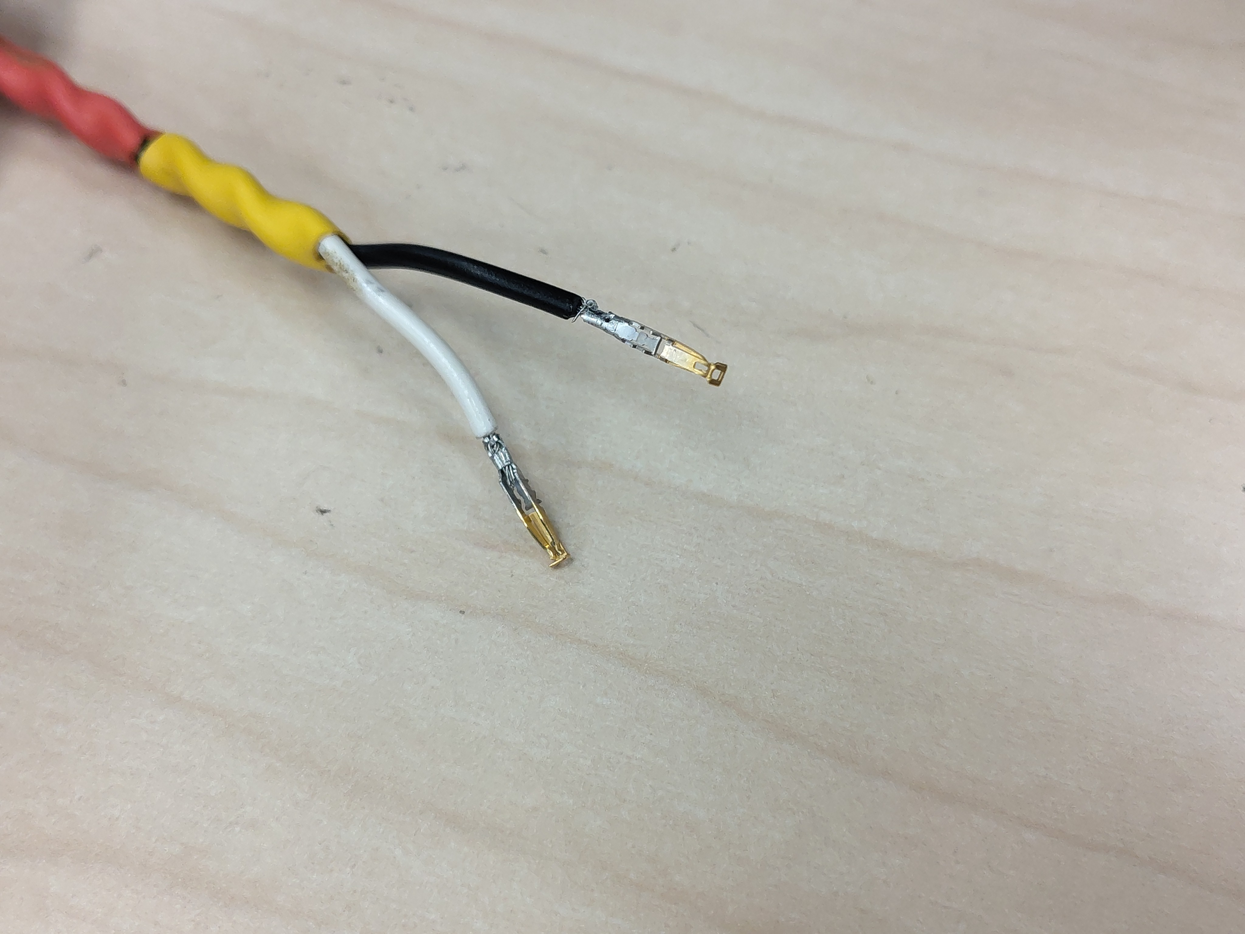 Gate-emitter pair with TE Connectivity terminals crimped on the board end