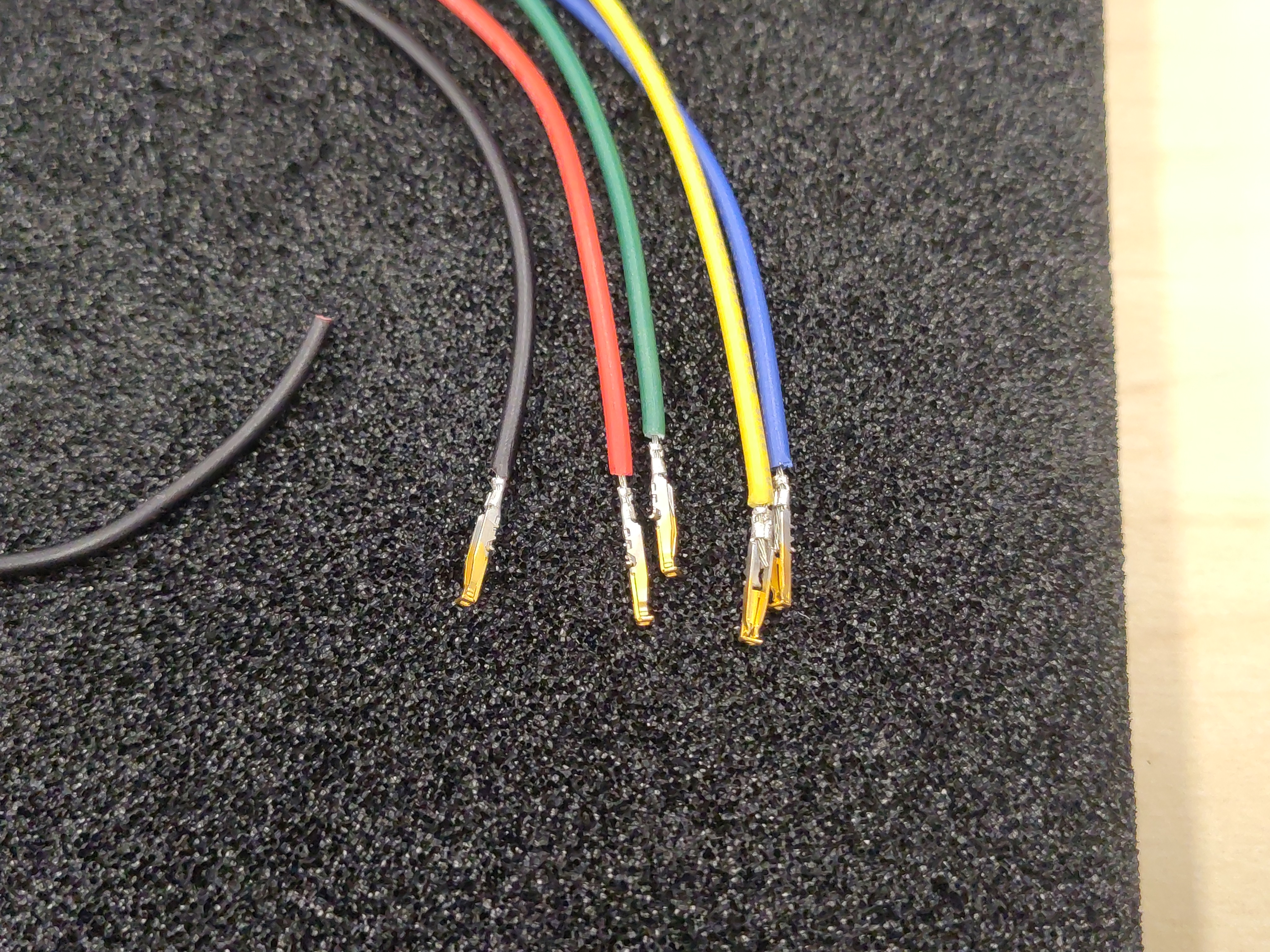 Sense leads with TE Connectivity terminals crimped