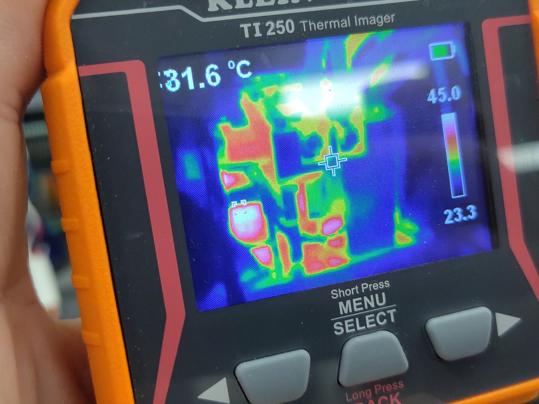 TI250 thermal view 4 (crosshair 31.6 °C, spot max 45.0 °C)
