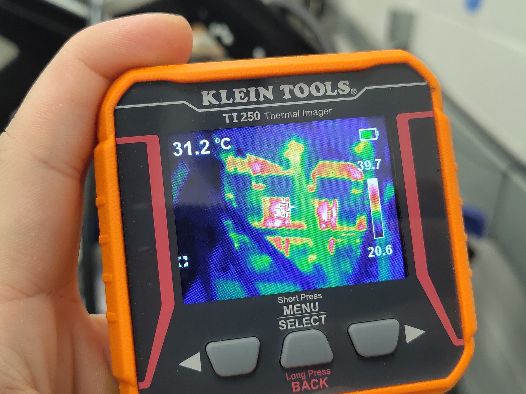 TI250 thermal view 5 (crosshair 31.2 °C)