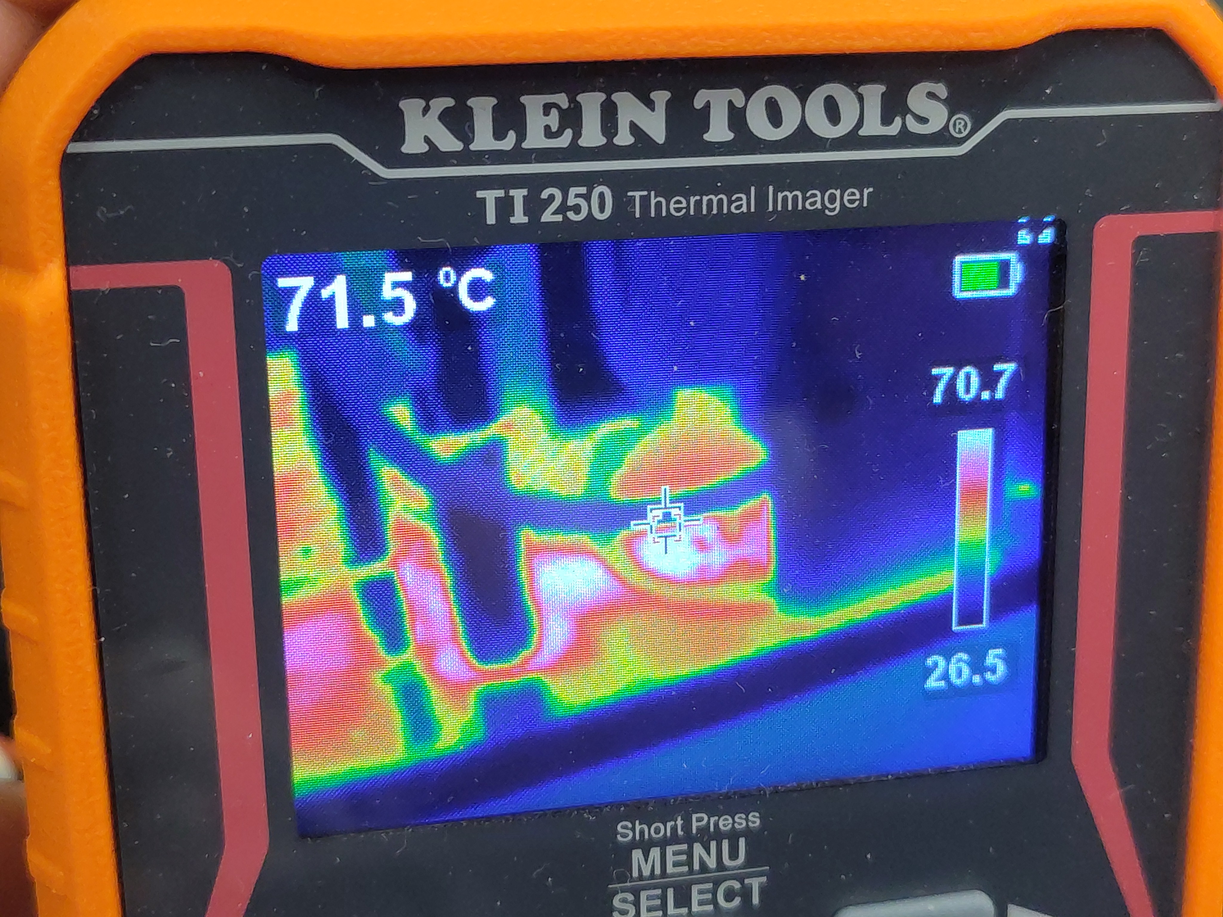 TI250: phase cabling and lugs ~18 min into the hold, 71.5 °C at the crosshair — hottest exterior point