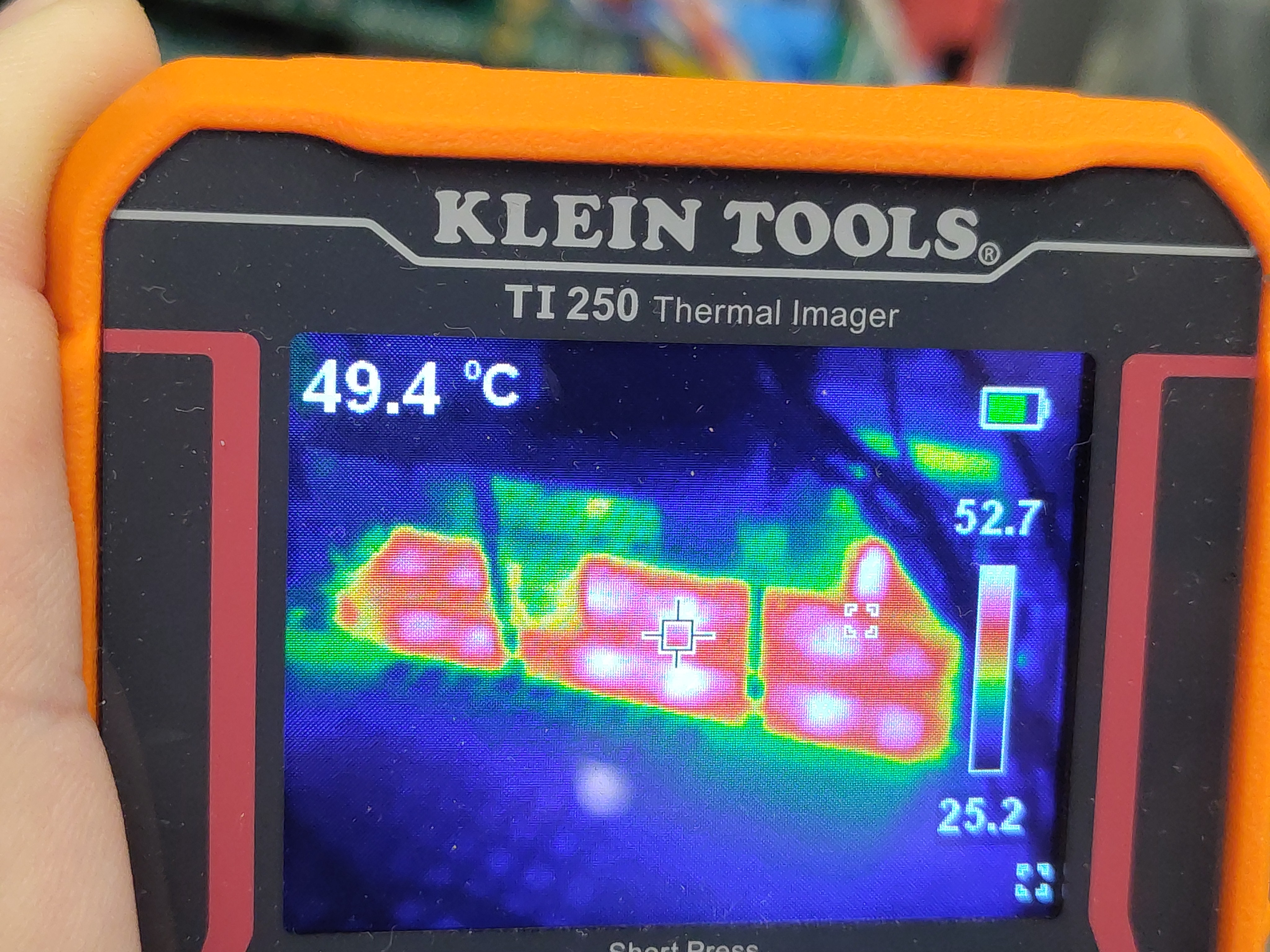 TI250: DC-link capacitors ~7 min into the hold, 49.4 °C at the crosshair, 52.7 °C max