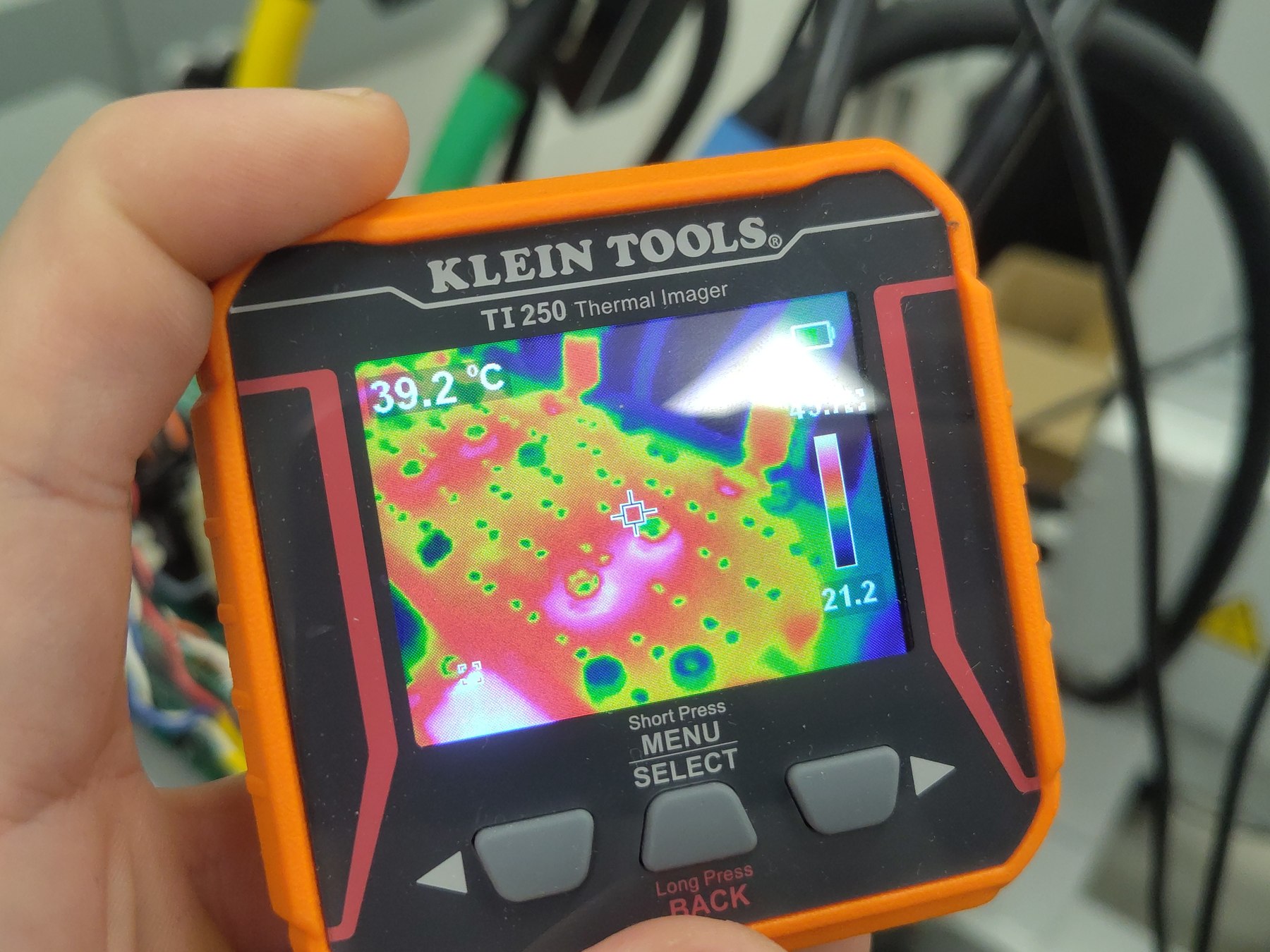 TI250 thermal view 3, crosshair at 39.2 °C