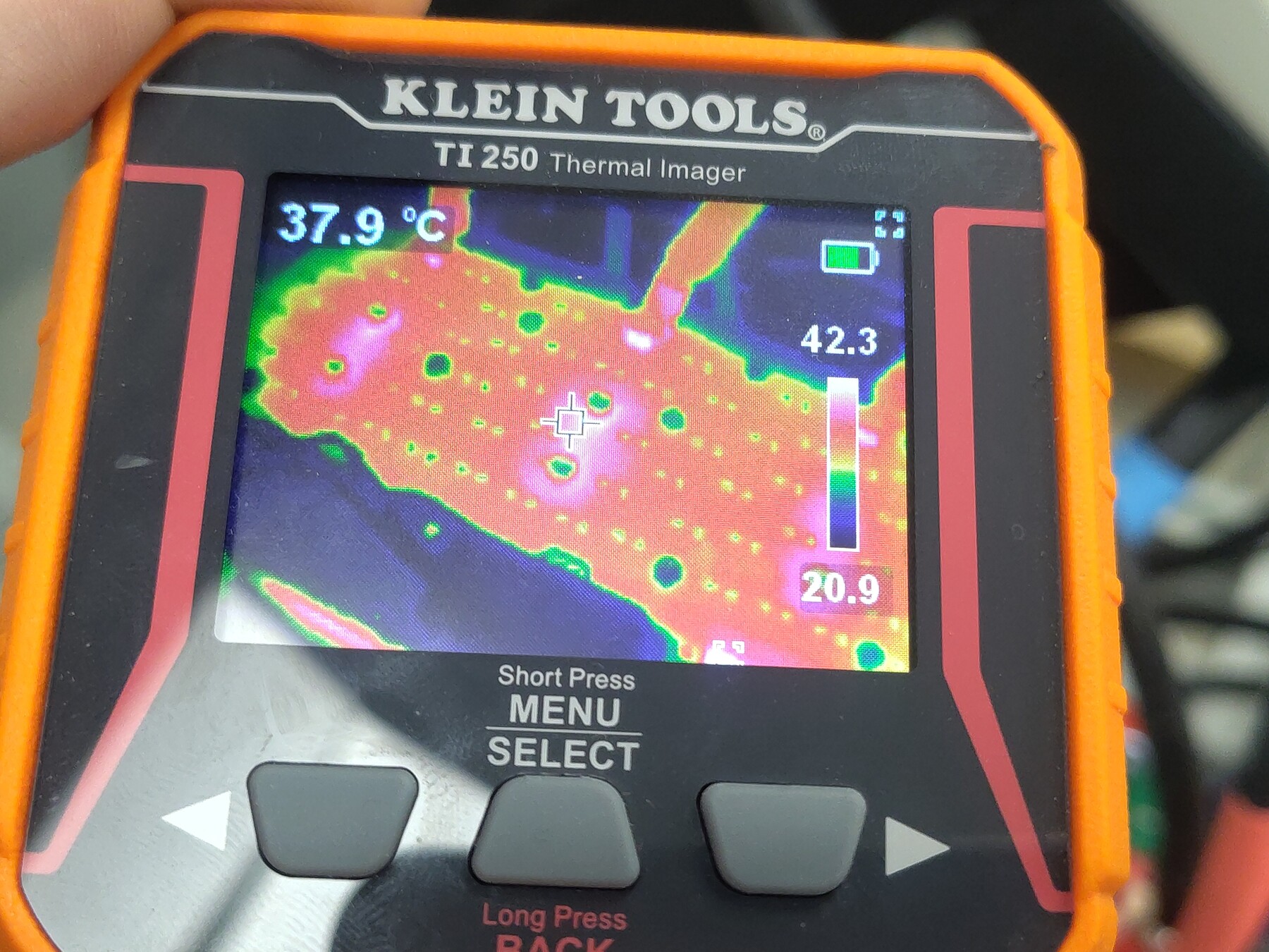 TI250 thermal view 2 (crosshair 37.9 °C)