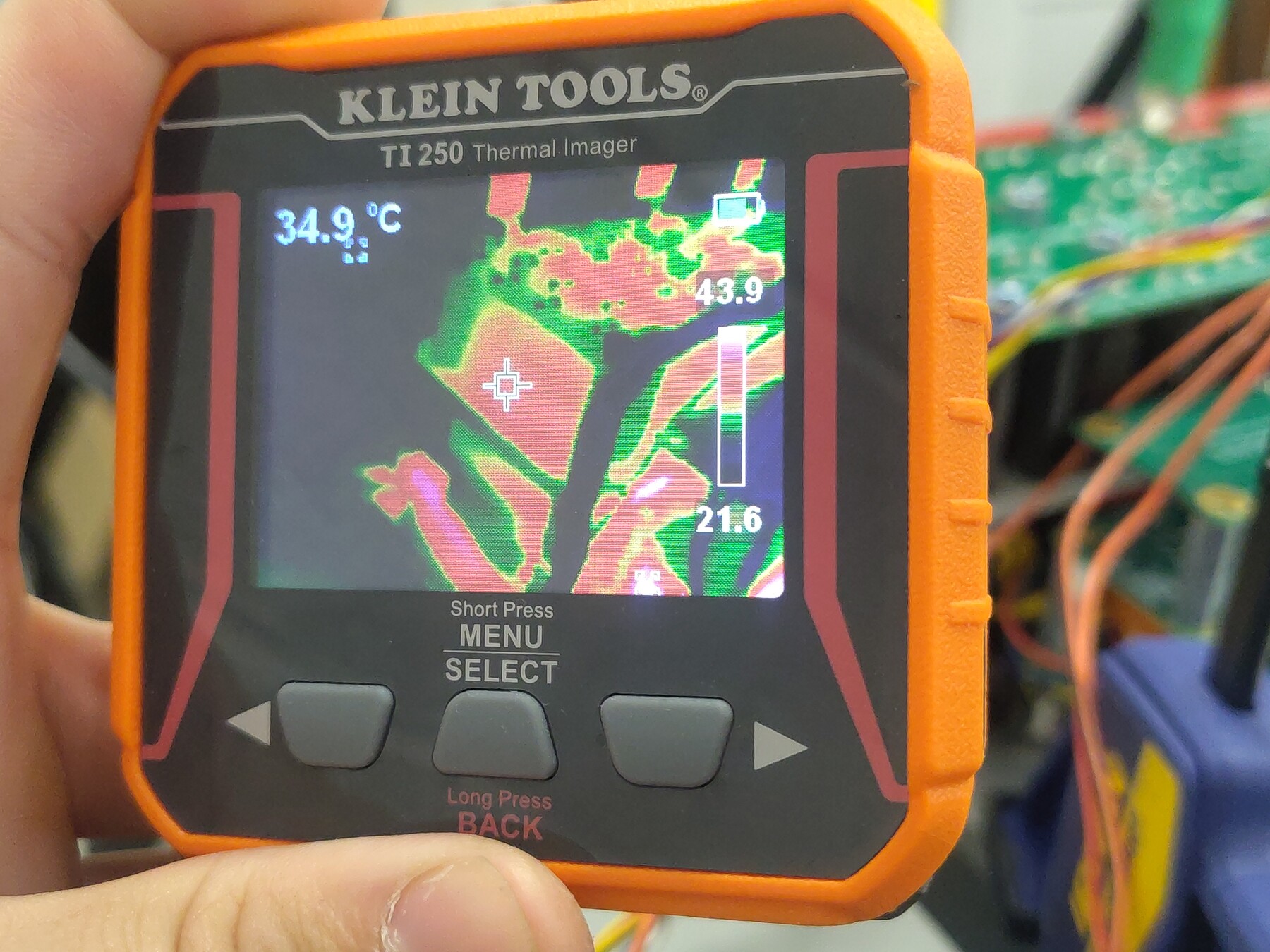 TI250 thermal view 4 (crosshair 34.0 °C)