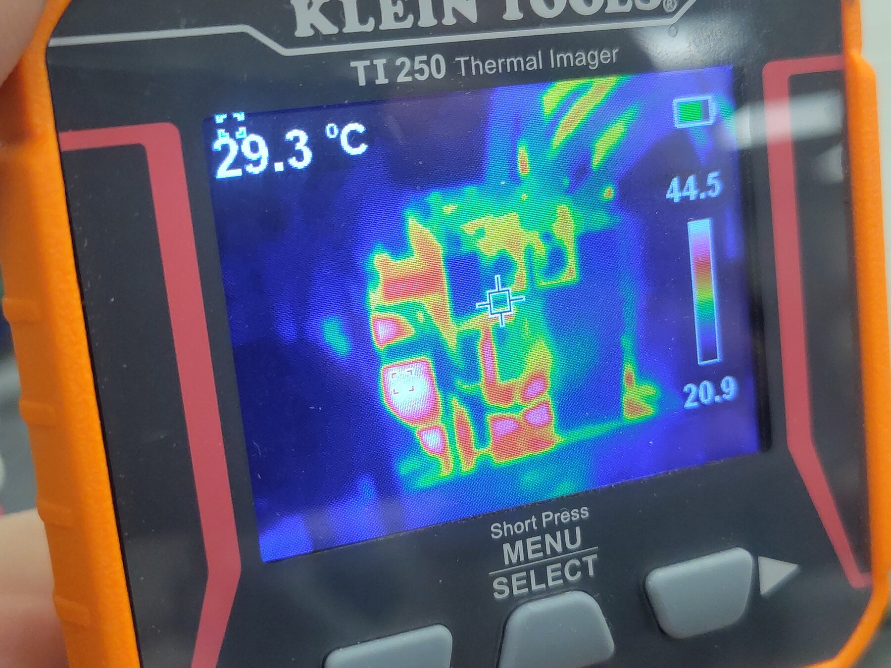 TI250 thermal view 6 (crosshair 29.3 °C)