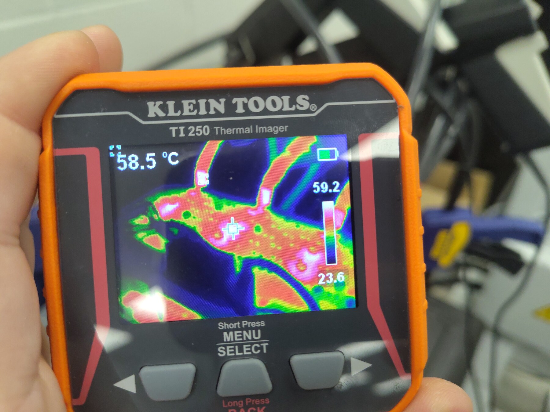 TI250 thermal view 1 (crosshair 58.5 °C, spot max 59.2 °C)