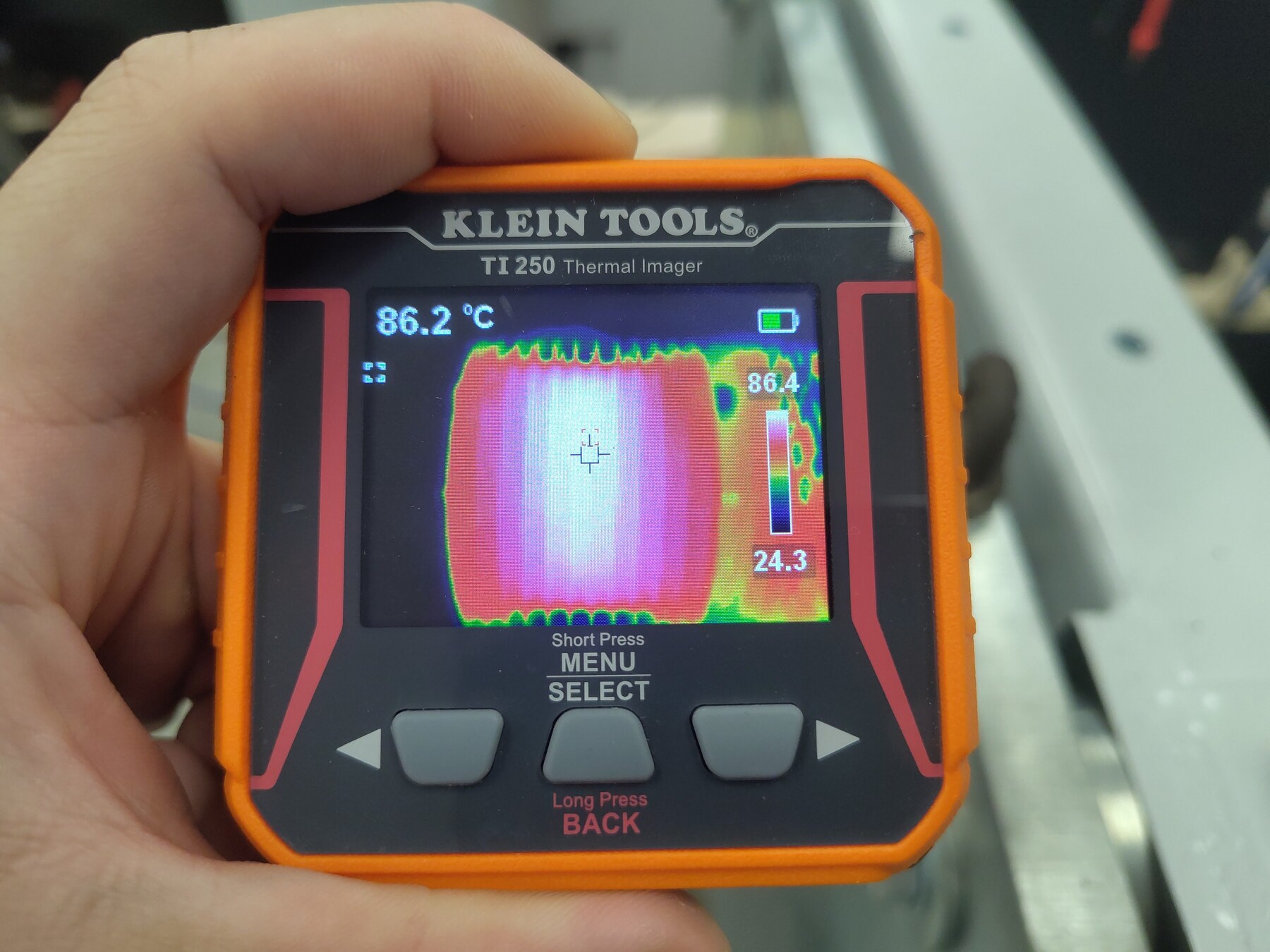 TI250 on the Zero ZF75-10 machine near the end of the hold (crosshair 86.2 °C, spot max 86.4 °C) — the motor, not the inverter, ended the test