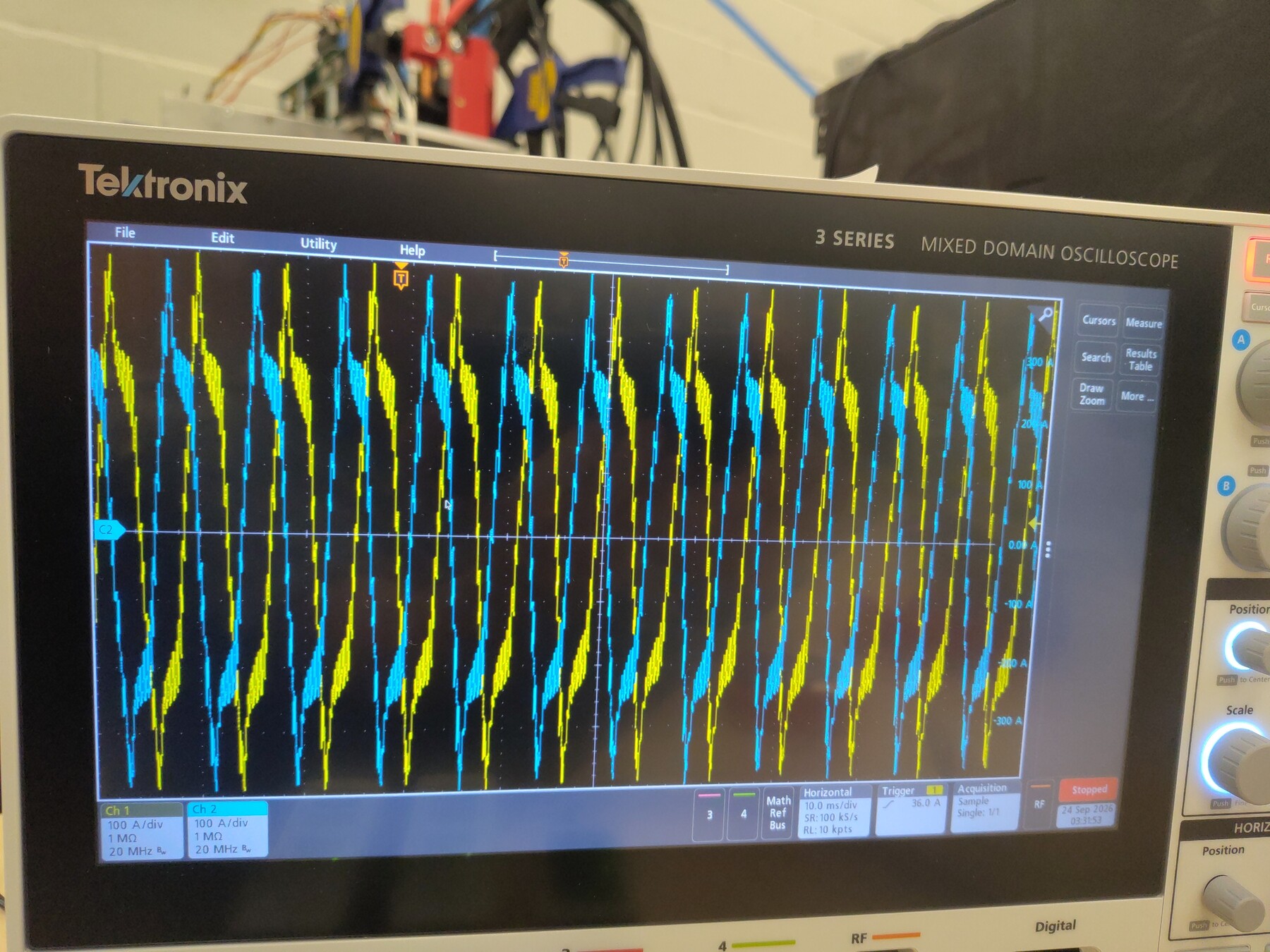 Phase currents on the oscilloscope at 400 A; the apparent spikes near the waveform peaks were later attributed to the 150 A-rated Tektronix current clamps saturating