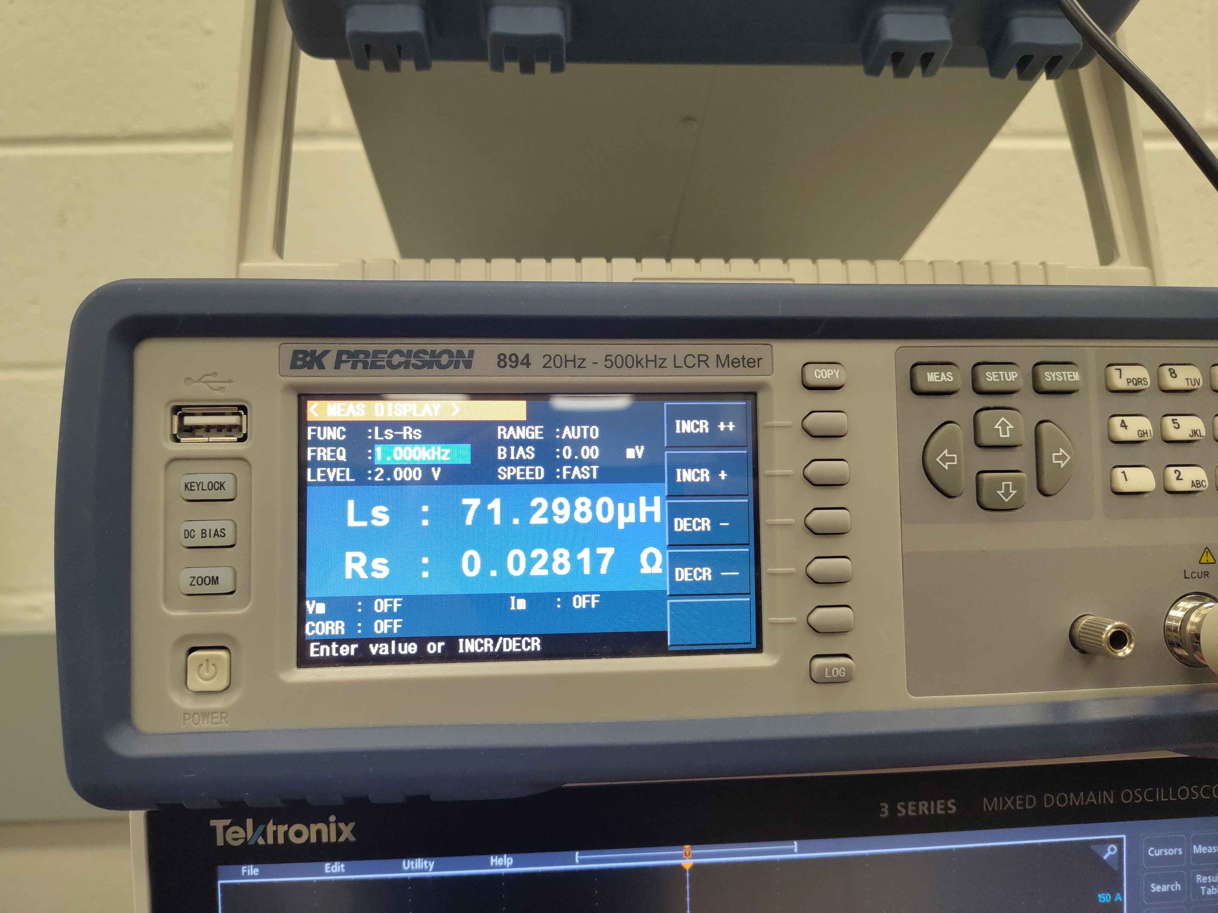 LCR meter Ls-Rs reading 1: Ls = 71.2980 µH, Rs = 0.02817 Ω